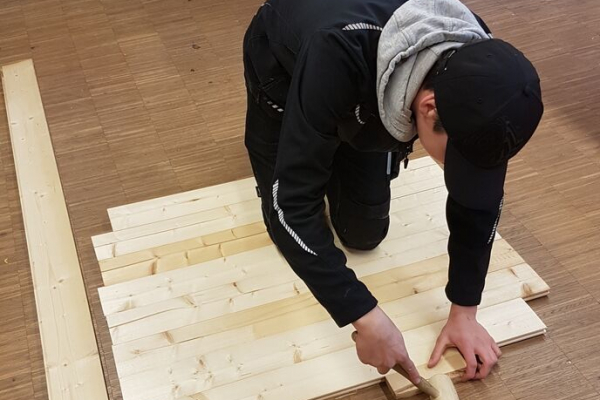 1   Arbeitsschritt 1   Zusammenstecken Der Bretter